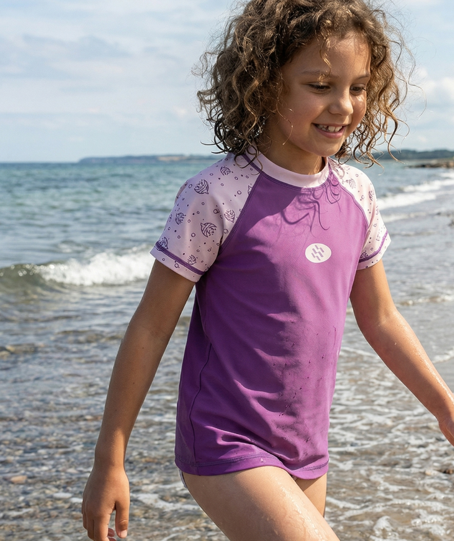 Watery UV-shirt for kids - Brandman Short Sleeve Rashguard - Pink/purple