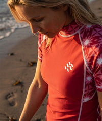 Watery UV-shirt for women - Aiko Short Sleeve Rashguard - Pink/dark red
