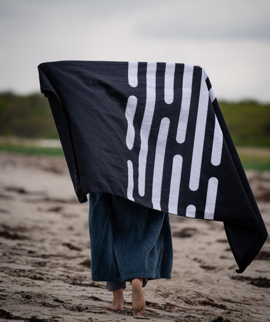 Watery microfiber towel (160 x 80 cm) - Eco Nebraska - Black