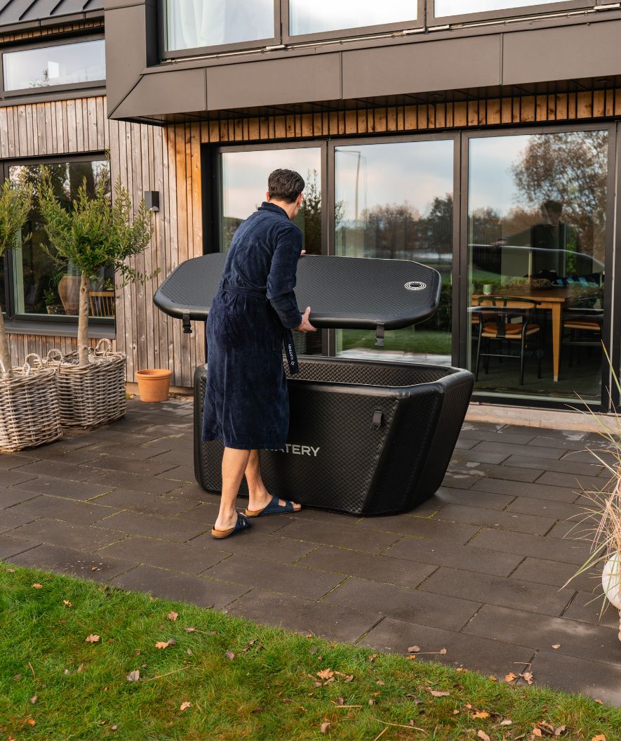 Watery inflatable cold plunge - Ace - Black