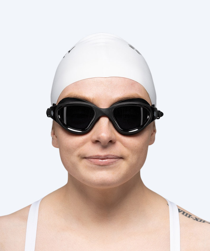 Watery training swimming goggles - Raven Active - Black (Smoke lens)