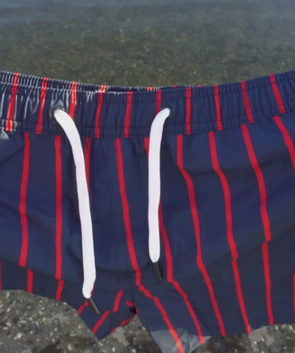 Waterybadeshortstilmænd-MarillaEco-Mørkeblårød.mp4