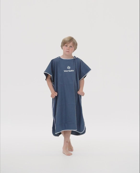WateryMicrofiberJuniorPoncho-Mørkeblå.mp4