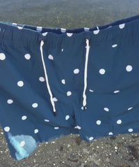 Waterybadeshortstilmænd-CliffordEco-Mørkeblåhvid.mp4