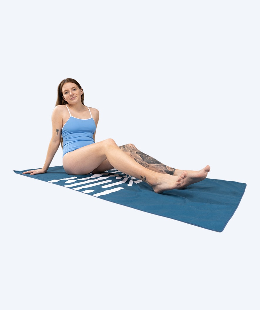 Watery microfiber towel (160 x 80 cm) - Eco Nebraska - Blue